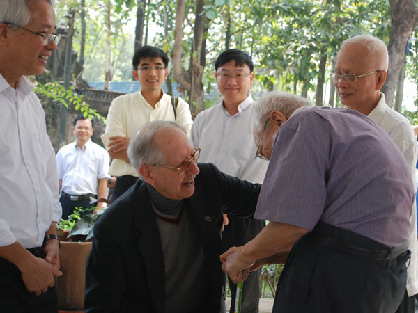 Father General of the Jesuits visits Vietnam